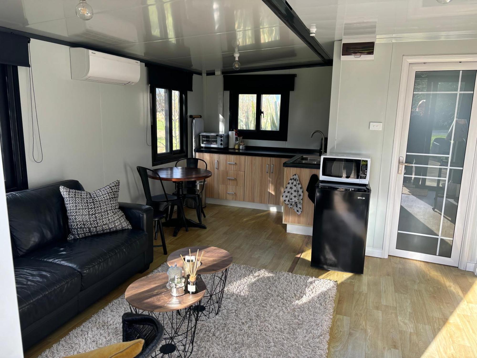 Adorable Little Container House Apartment Хейстингс Екстериор снимка